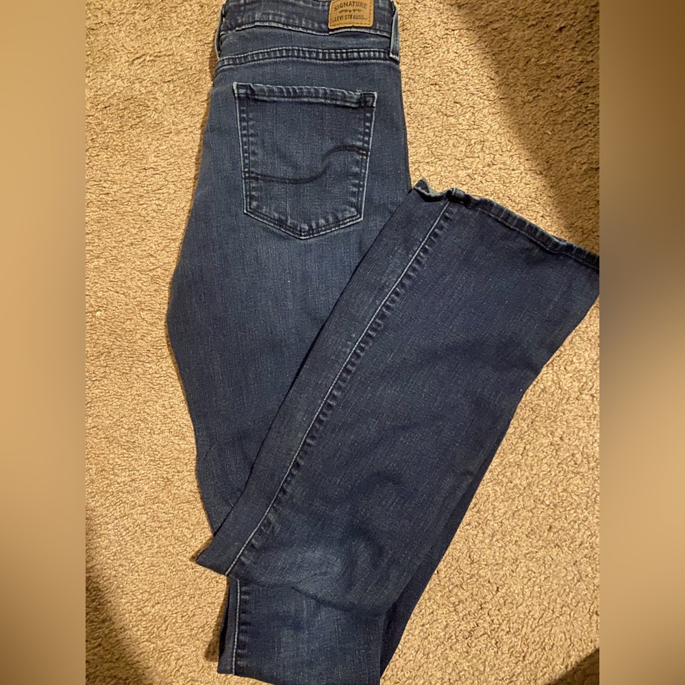 Signature Levi Strauss Mid Rise Bootcut